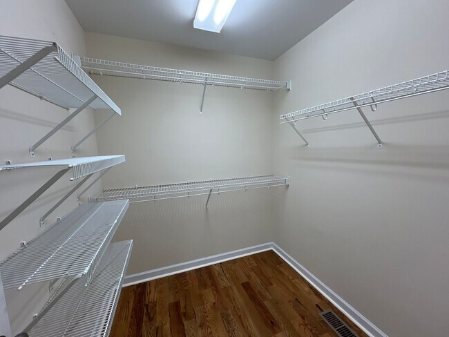 Building Photo - For Rent in Charleston Ridge