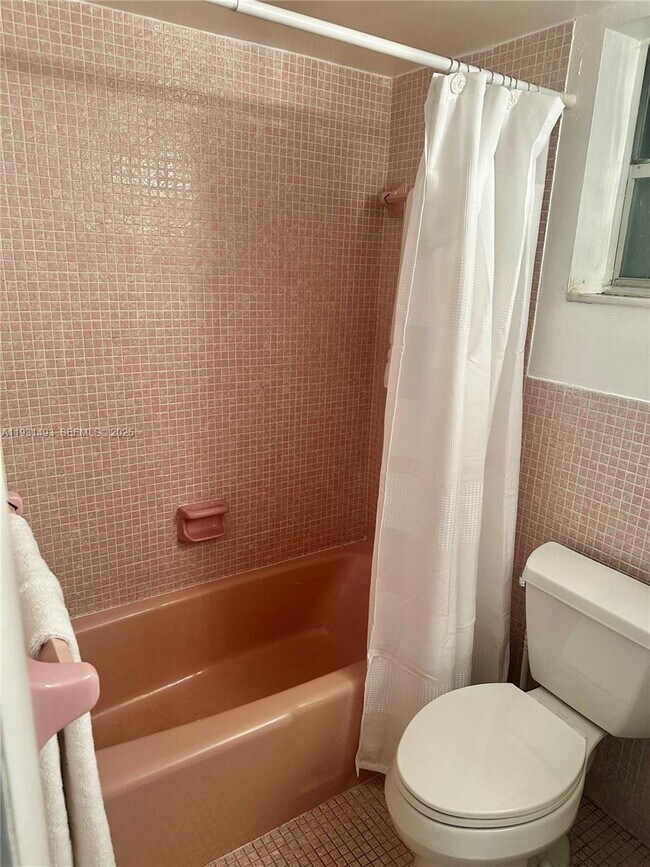 Building Photo - 1855 Plunkett St