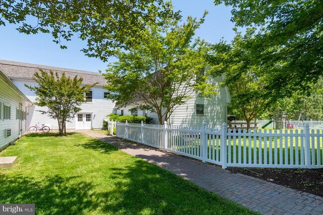 Building Photo - 6670 Cedar Cove Rd