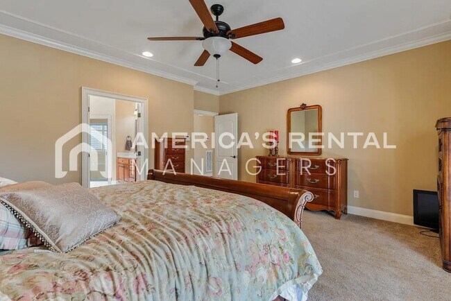 Building Photo - Deposit Pending! - Private Estate Living on Over 3 Acres! Available to view NOW!