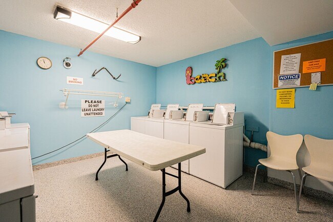 Building Photo - Beachfront Unit in Daytona Beach