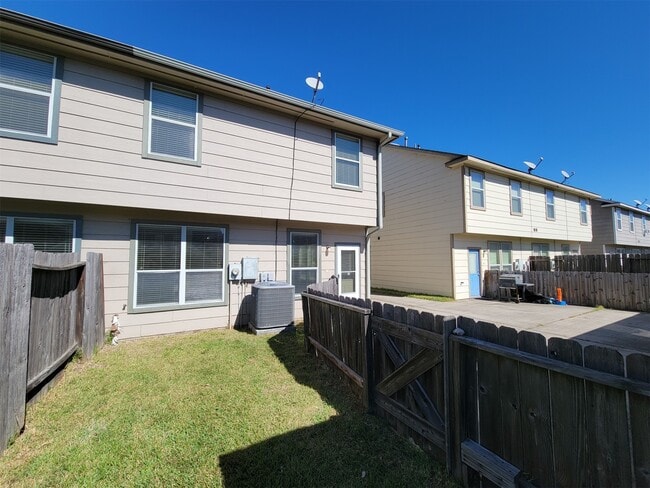 Building Photo - 16823 Libson Falls Dr