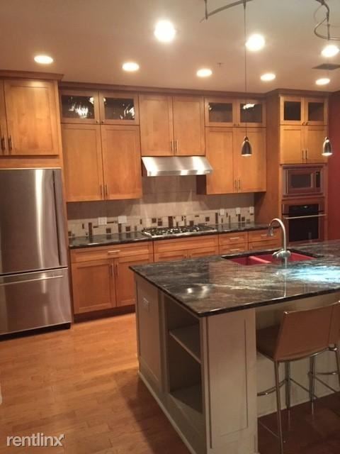 Building Photo - 1008 Dodge St