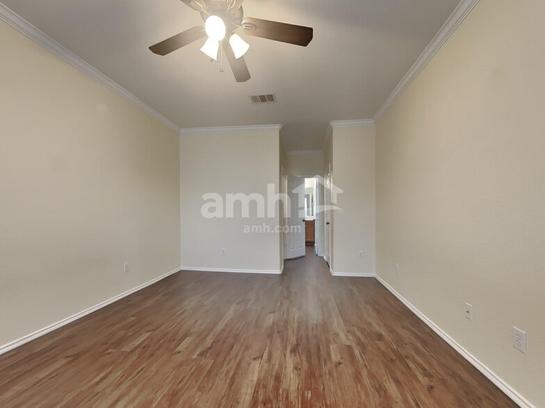 Building Photo - 221 Covent Dr