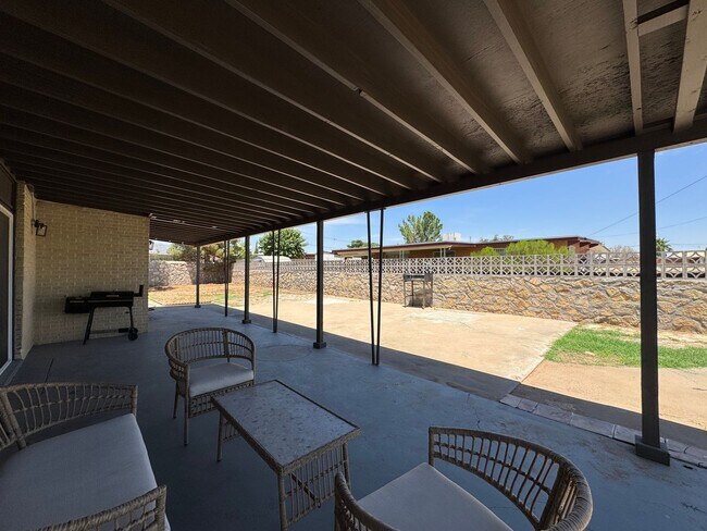 Building Photo - Northeast El Paso 4 Bed Refrig A/C!
