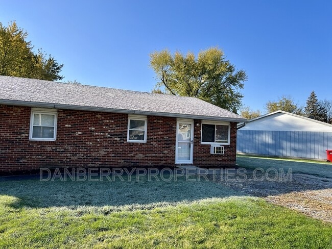 Building Photo - 905 Markle St