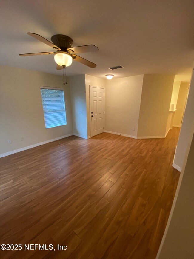 Building Photo - 1800 Green Springs Cir