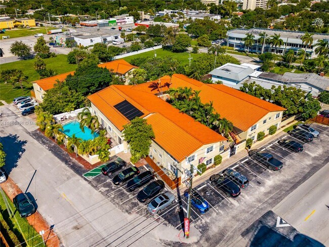 Building Photo - 2025 Miami Rd