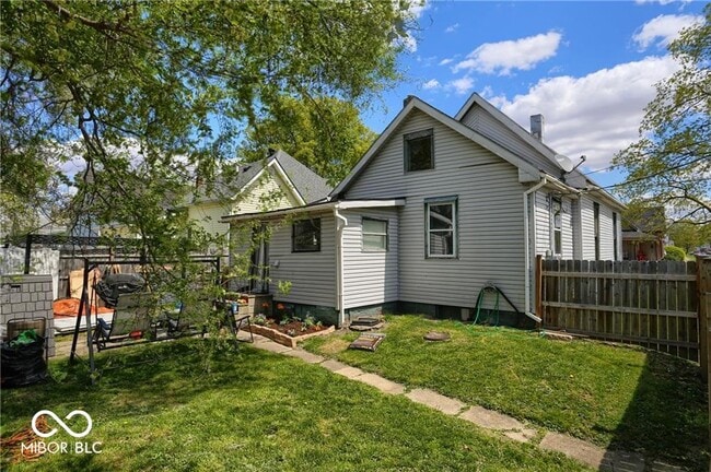 Building Photo - 879 S Tompkins St