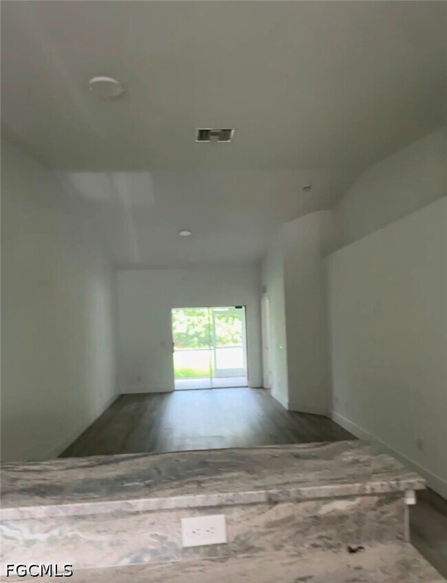 Building Photo - 307 Homer Ave S
