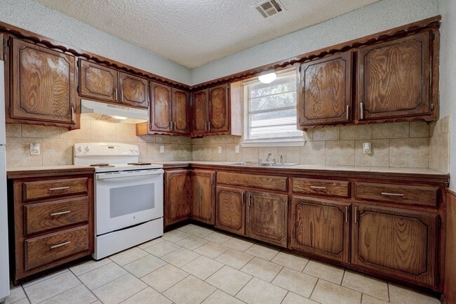 Building Photo - 2 bed, 1 bath apartment in noble, ok