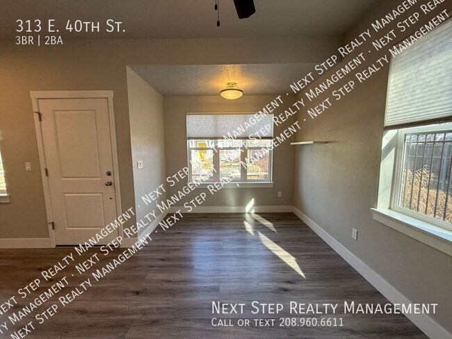 Building Photo - 313 E 40th St