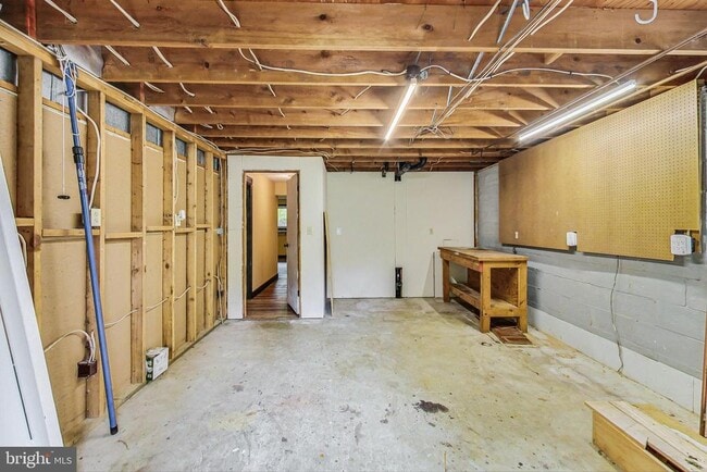 Building Photo - 412 Walnut Dr