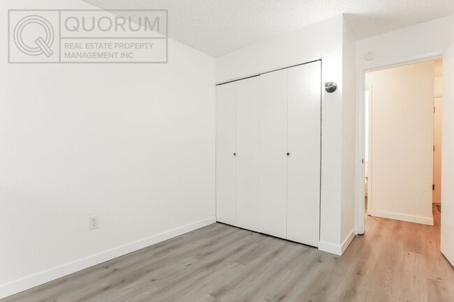 Building Photo - 3 Bed 2 Bathroom Edmonds Condo!