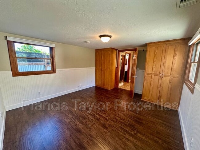 Building Photo - 441 E 7th Ave