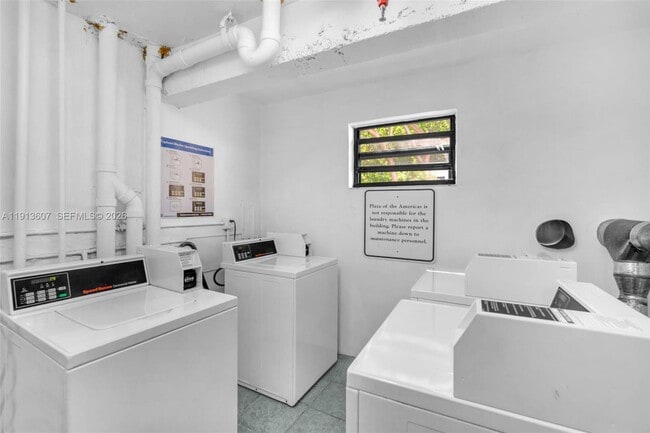 Building Photo - 17021 N Bay Rd