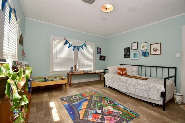 Building Photo - 3 Bed 2 Bath Home on Tech Drive