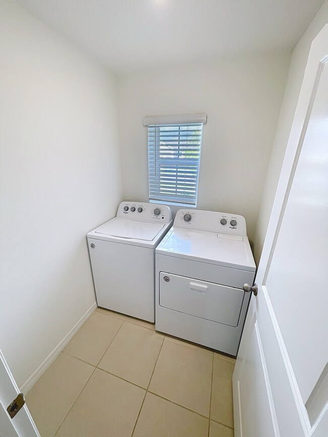 Building Photo - 12159 White Cypress Pl