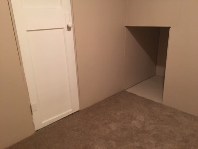 Building Photo - Very cute 2 Bedroom 1 Bath with Bonus Room.