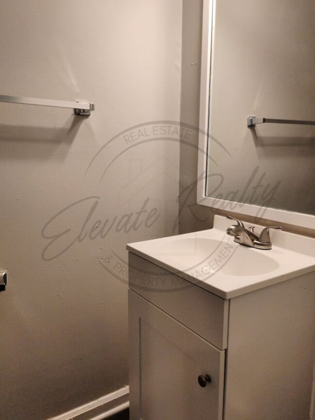 Building Photo - Two Bedroom Townhouse with deck near Trini...