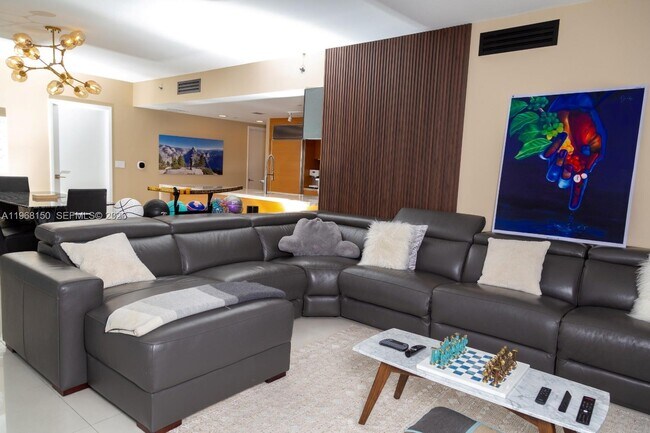 Building Photo - 465 Brickell Ave