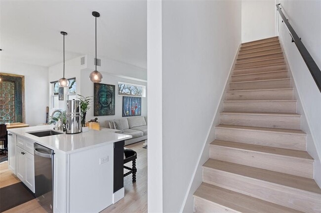 Building Photo - 4800 Vinson Dr