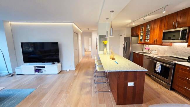 Building Photo - 360 W Wellington Ave