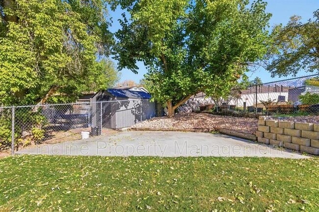 Building Photo - 10551 Violet Dr