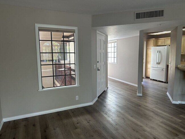 Building Photo - 1641