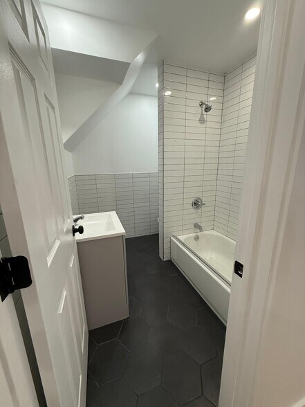 Building Photo - 9717 101st St