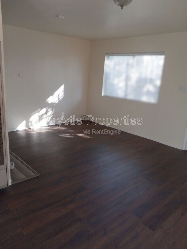 Building Photo - 350 Thomas Ave