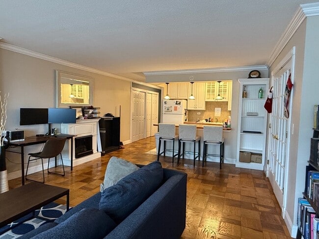 Building Photo - 2 Hawthorne Pl