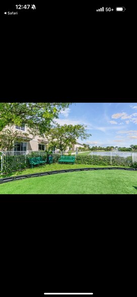 Building Photo - 2615 SW 81st Ter