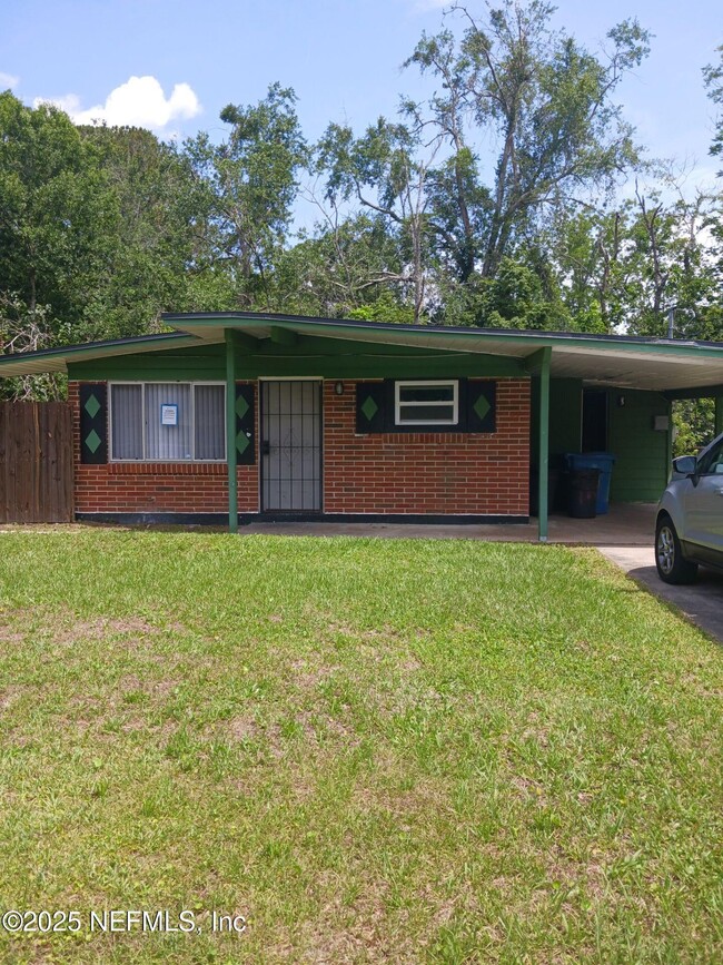 Primary Photo - 2755 Sunny Acres Dr N