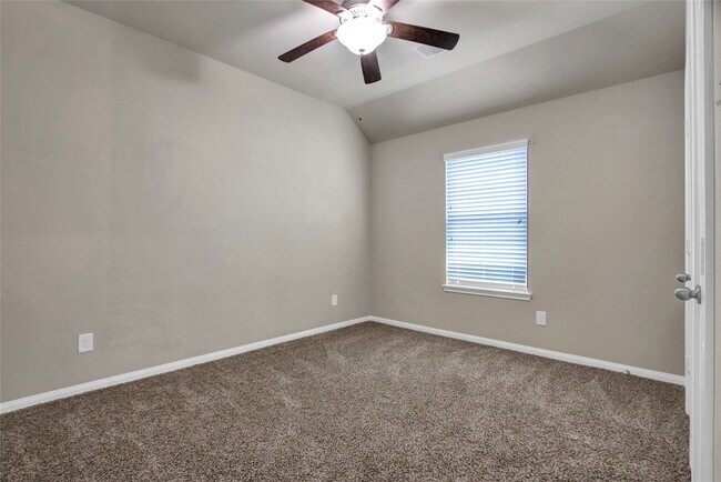 Building Photo - 1242 S Maple Dr