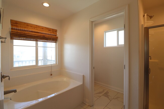 Building Photo - Great Pasadera Home