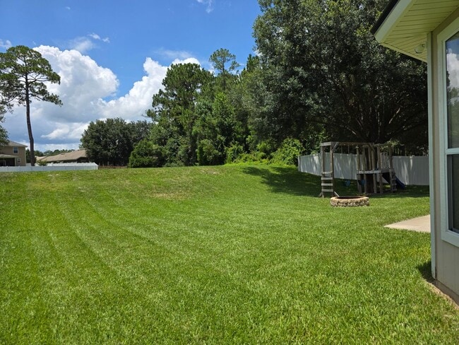 Building Photo - Large Home On Cul-De-Sac!