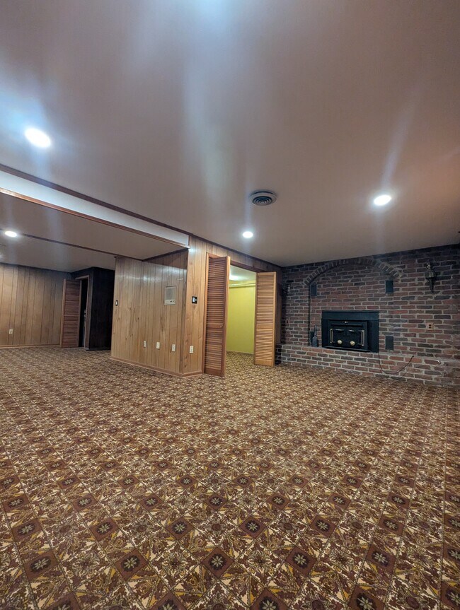 Building Photo - 201 Highland Cir