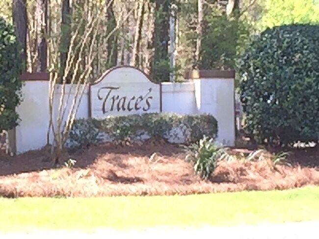 Building Photo - Serene 2-Bed Oasis in North Charleston – Lush Surroundings & Modern Comforts