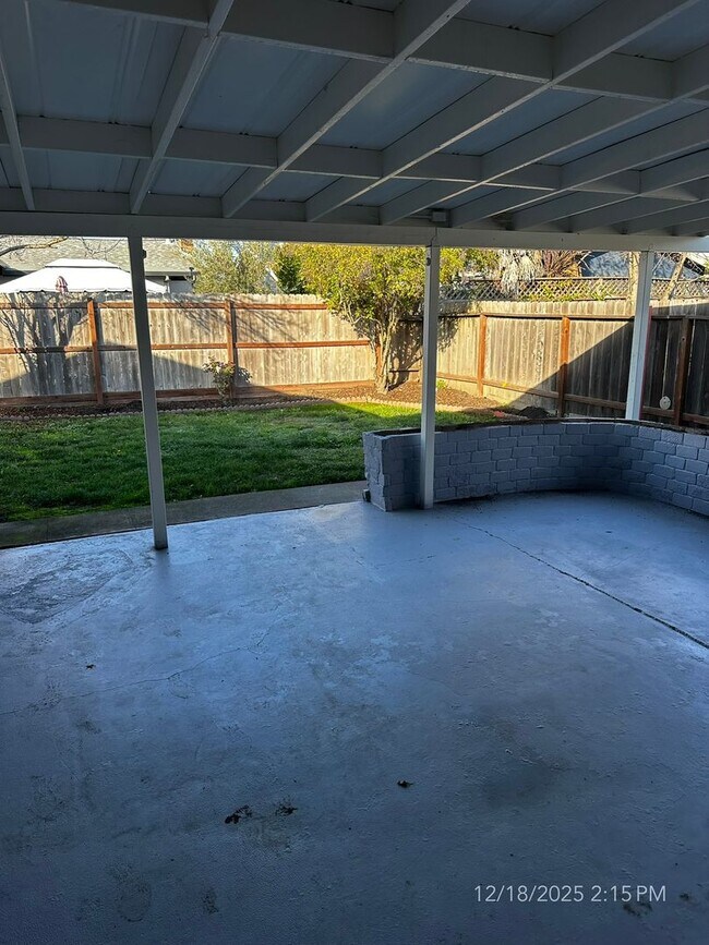 Building Photo - 4 Bedroom Bel Aire Home