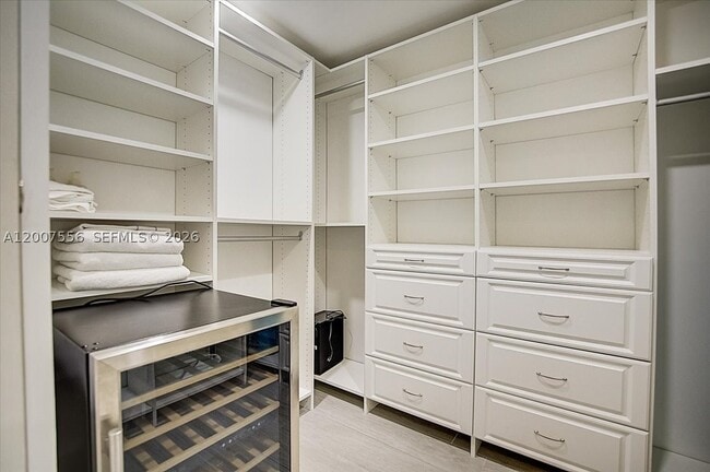 Building Photo - 276 Crandon Blvd