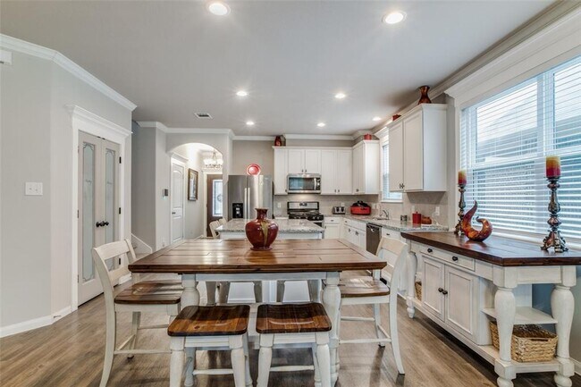 Building Photo - Looking for your first home or your forever home, the open floor plan on this beautiful home in t...