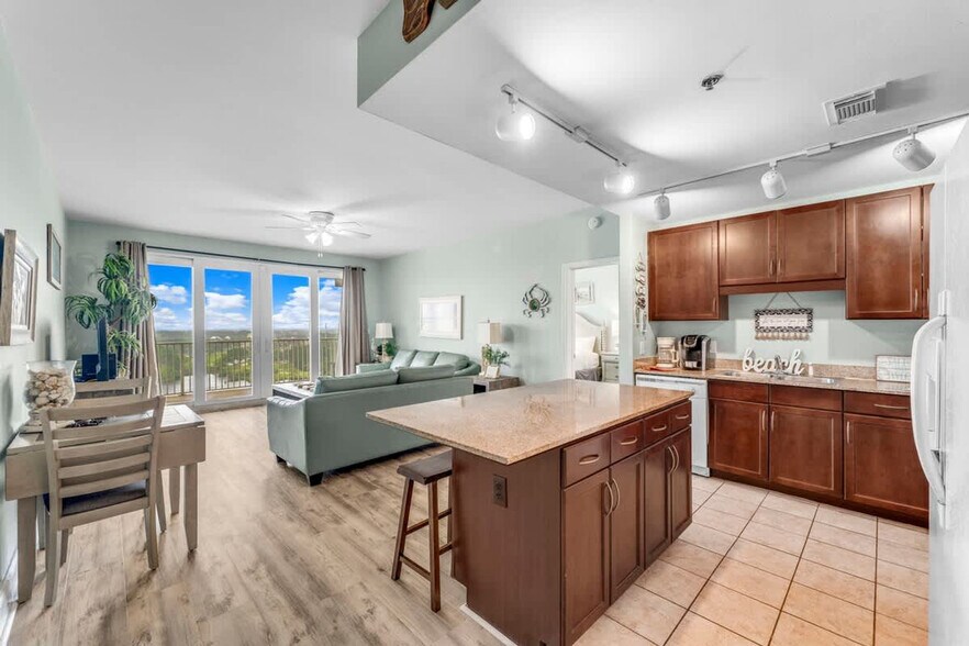 Building Photo - 9902 S Thomas Dr