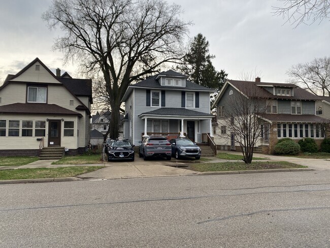 Building Photo - 87 E 15th St