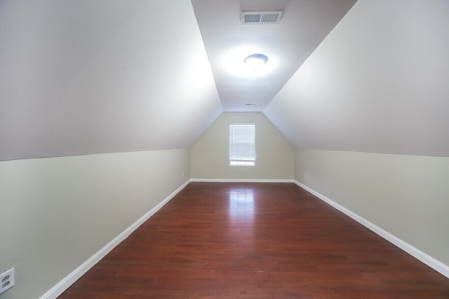 Building Photo - 5755 Kuykendall Dr