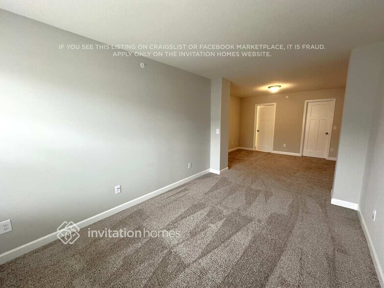 Building Photo - 10904 Everest Pl N