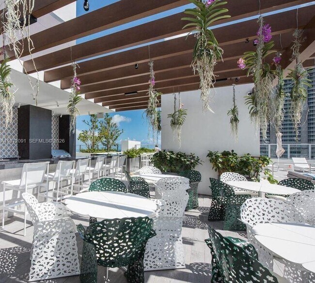 Building Photo - 1010 Brickell Ave