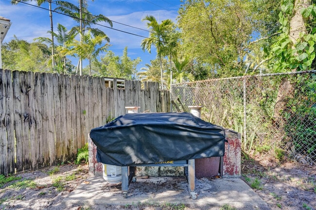 Building Photo - 807 SW 18th St