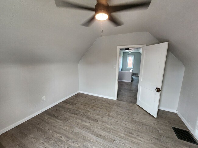 Building Photo - 824 Oak St