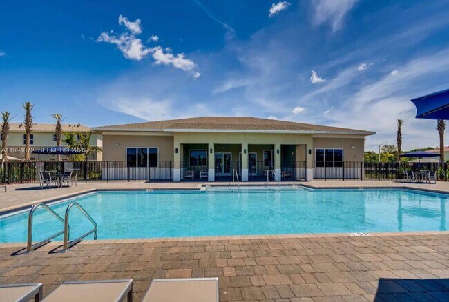 Building Photo - 456 NE 4th St